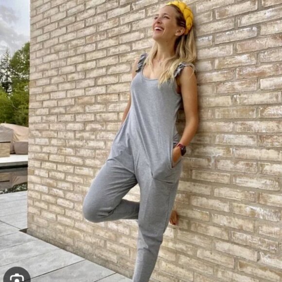 Smash + Tess Cropped Romper Jumpsuit Sleeveless Frilly Shoulders & Pockets Gray - Picture 1 of 11
